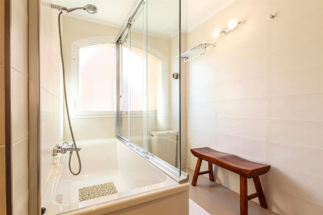 Lujoso piso en Alhambra del Golf