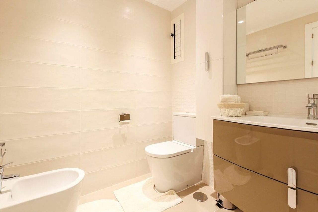 Lujoso piso en Alhambra del Golf