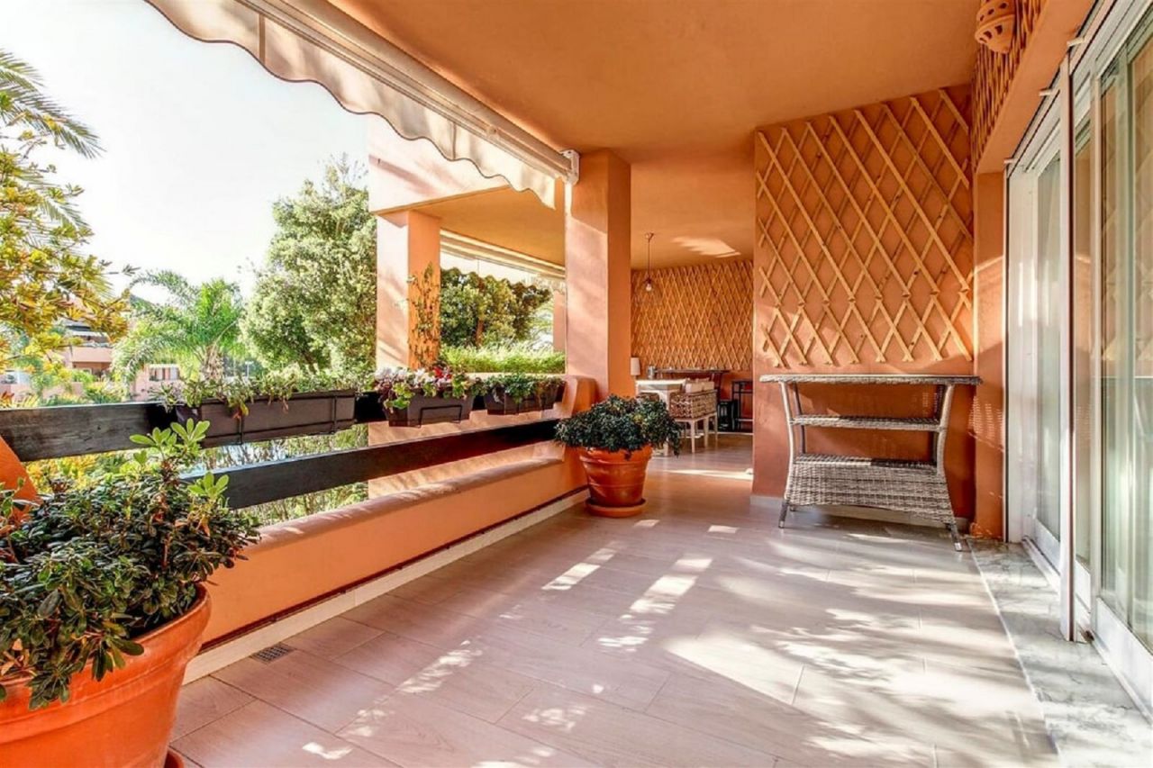 Lujoso piso en Alhambra del Golf