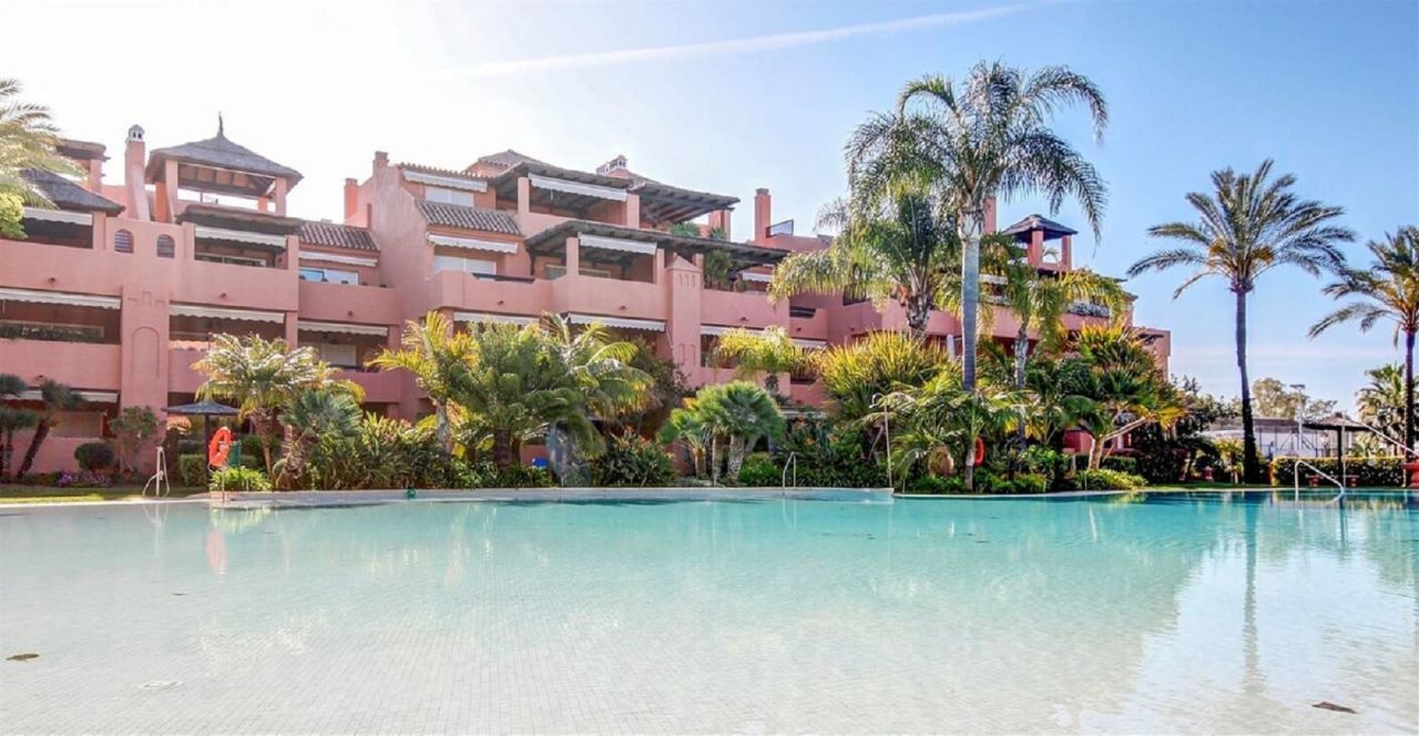 Lujoso piso en Alhambra del Golf