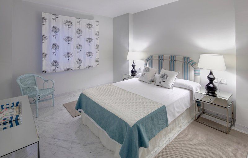 Fisrt Line Beach Apartment in Playas del Duque