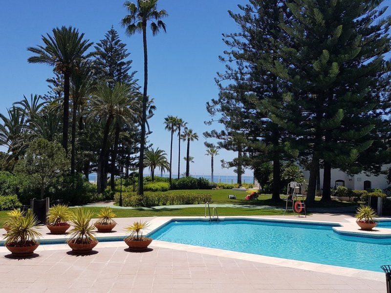 Fisrt Line Beach Apartment in Playas del Duque