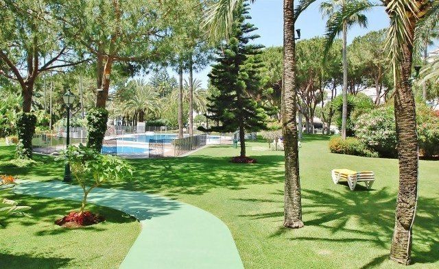 Fisrt Line Beach Apartment in Playas del Duque