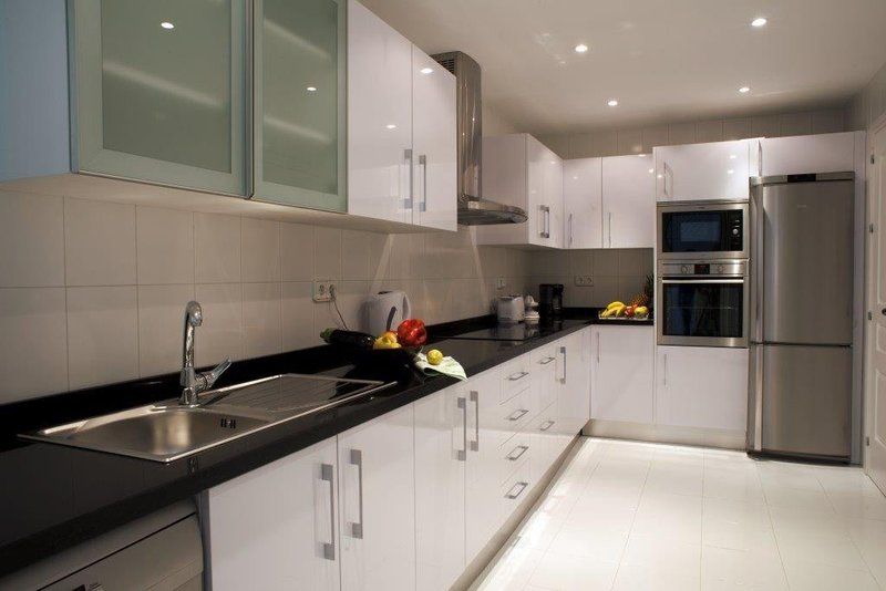 Fisrt Line Beach Apartment in Playas del Duque