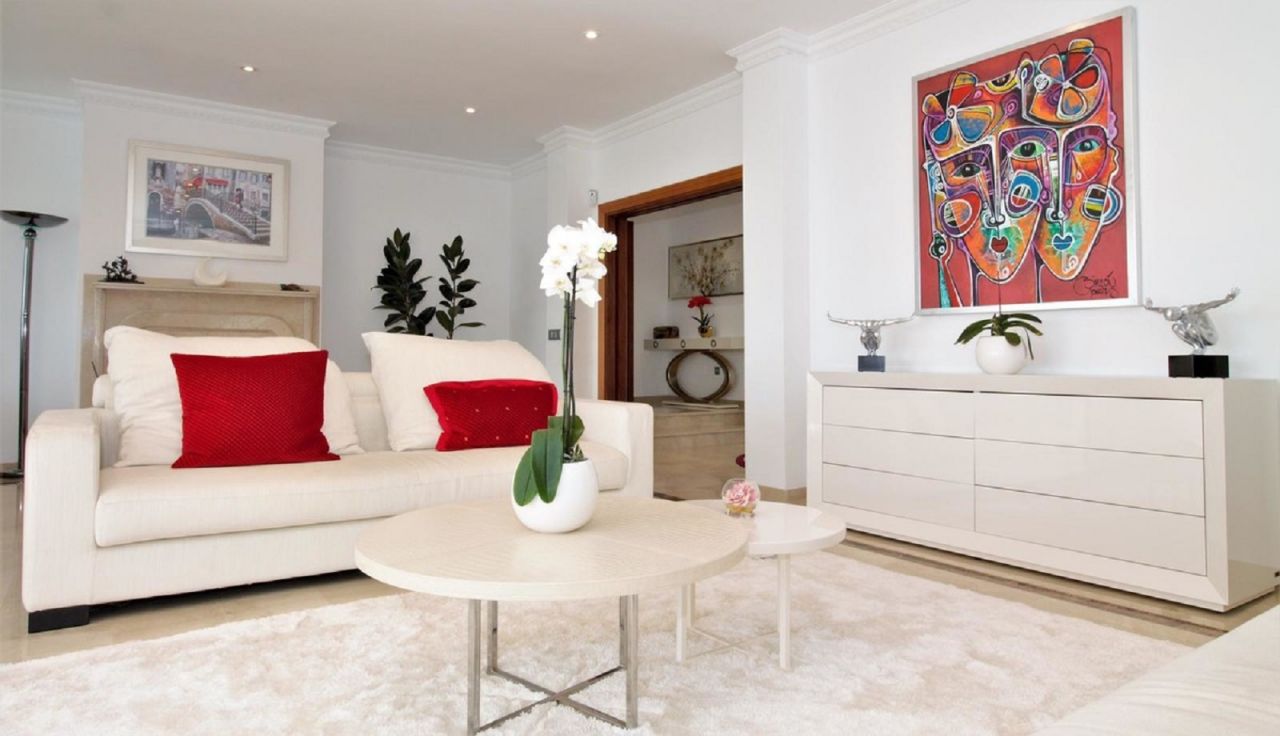 Dream villa with breath-taking views in El Paraiso