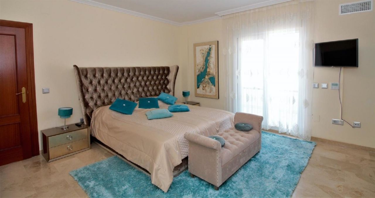 Dream villa with breath-taking views in El Paraiso