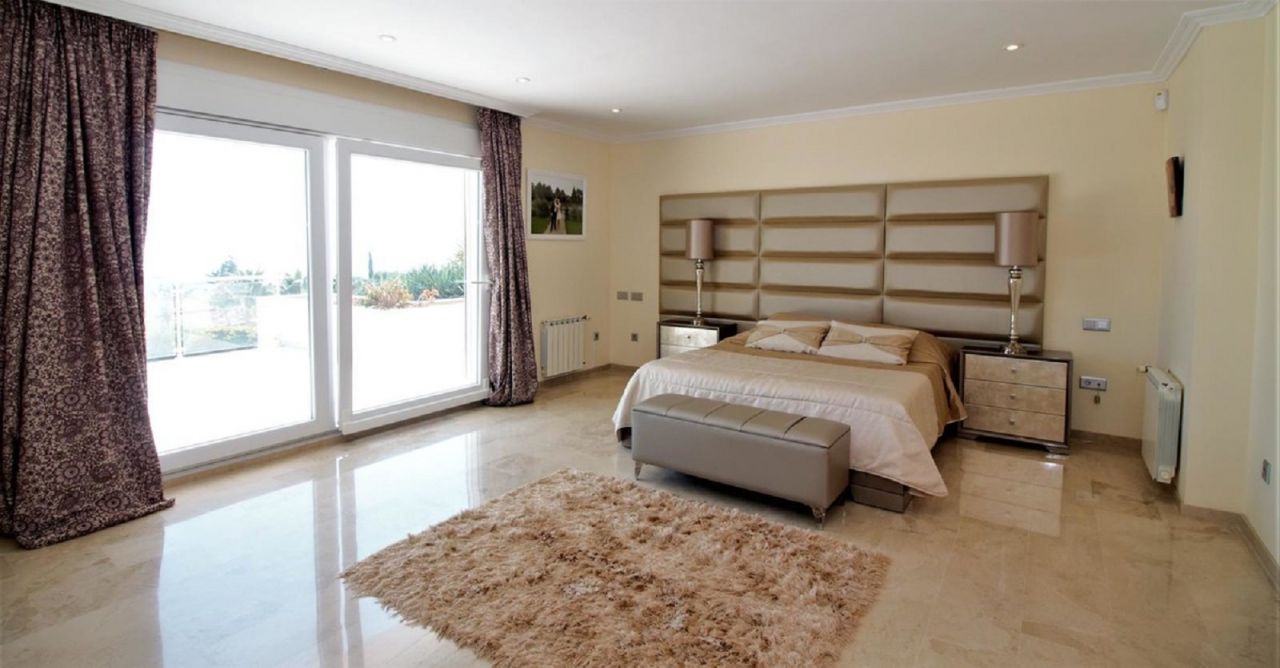 Dream villa with breath-taking views in El Paraiso