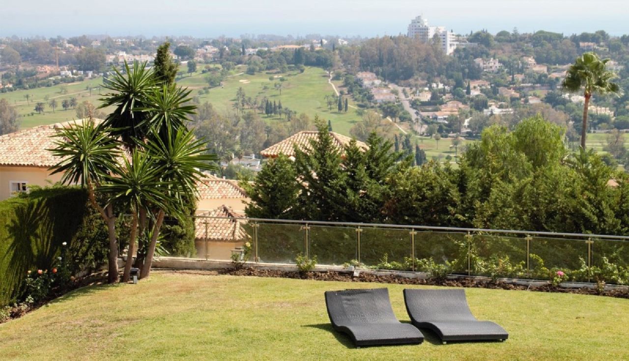 Dream villa with breath-taking views in El Paraiso