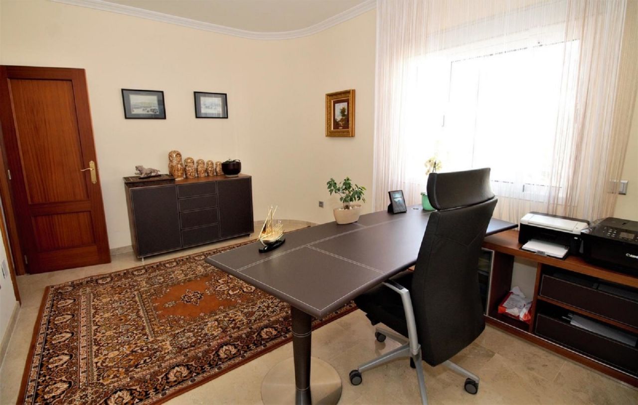 Dream villa with breath-taking views in El Paraiso