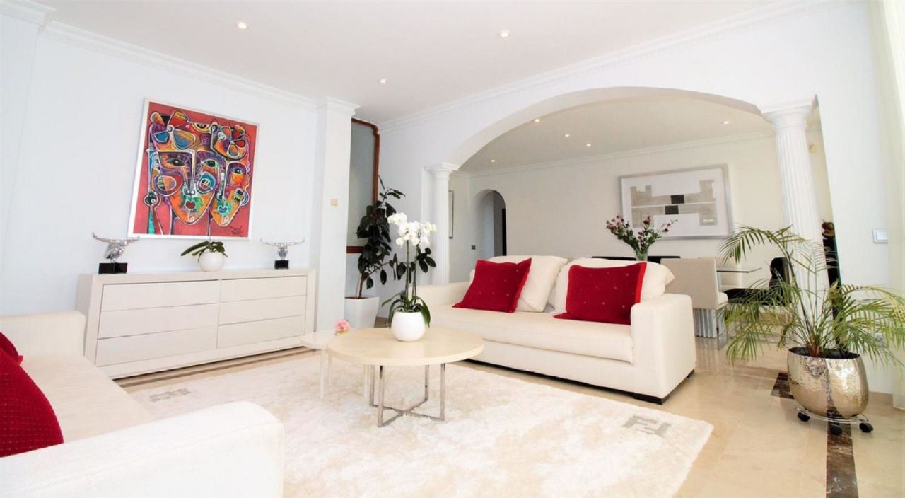 Dream villa with breath-taking views in El Paraiso