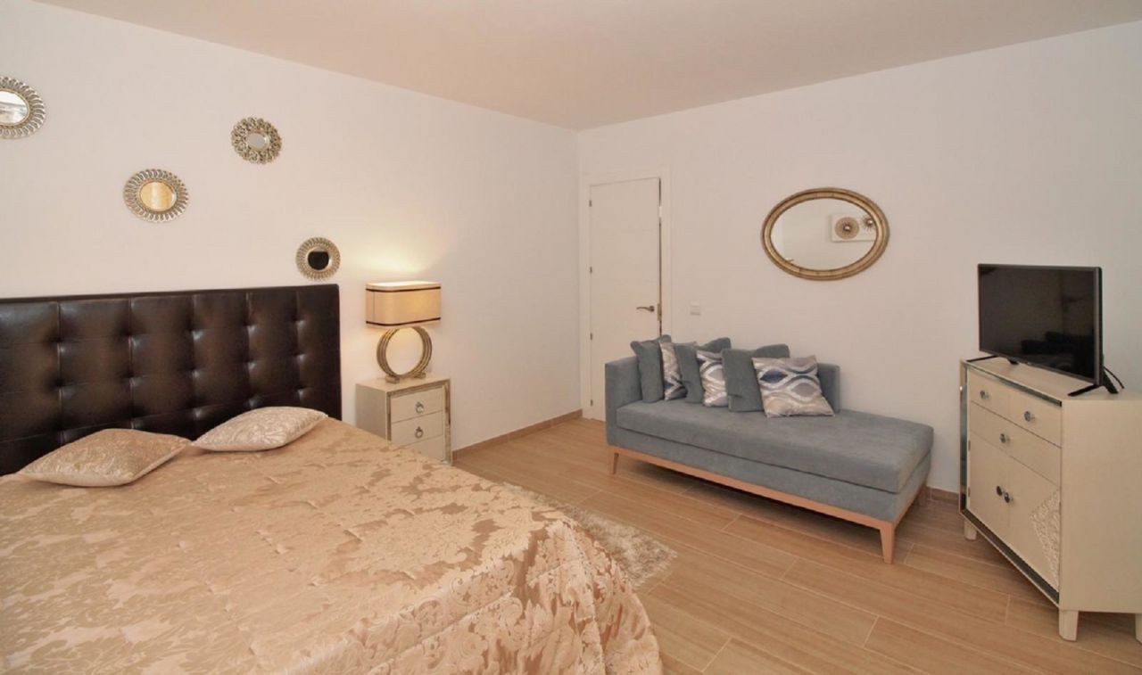 Dream villa with breath-taking views in El Paraiso