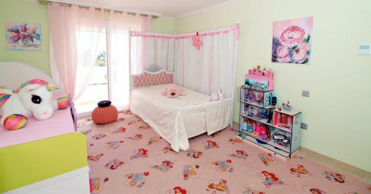 Dream villa with breath-taking views in El Paraiso