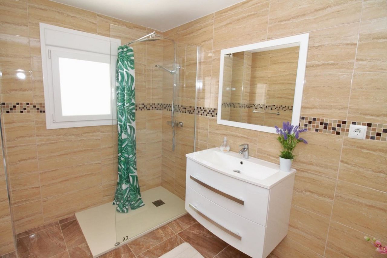 Dream villa with breath-taking views in El Paraiso