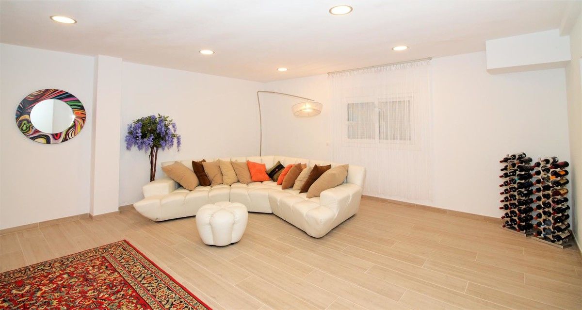 Dream villa with breath-taking views in El Paraiso