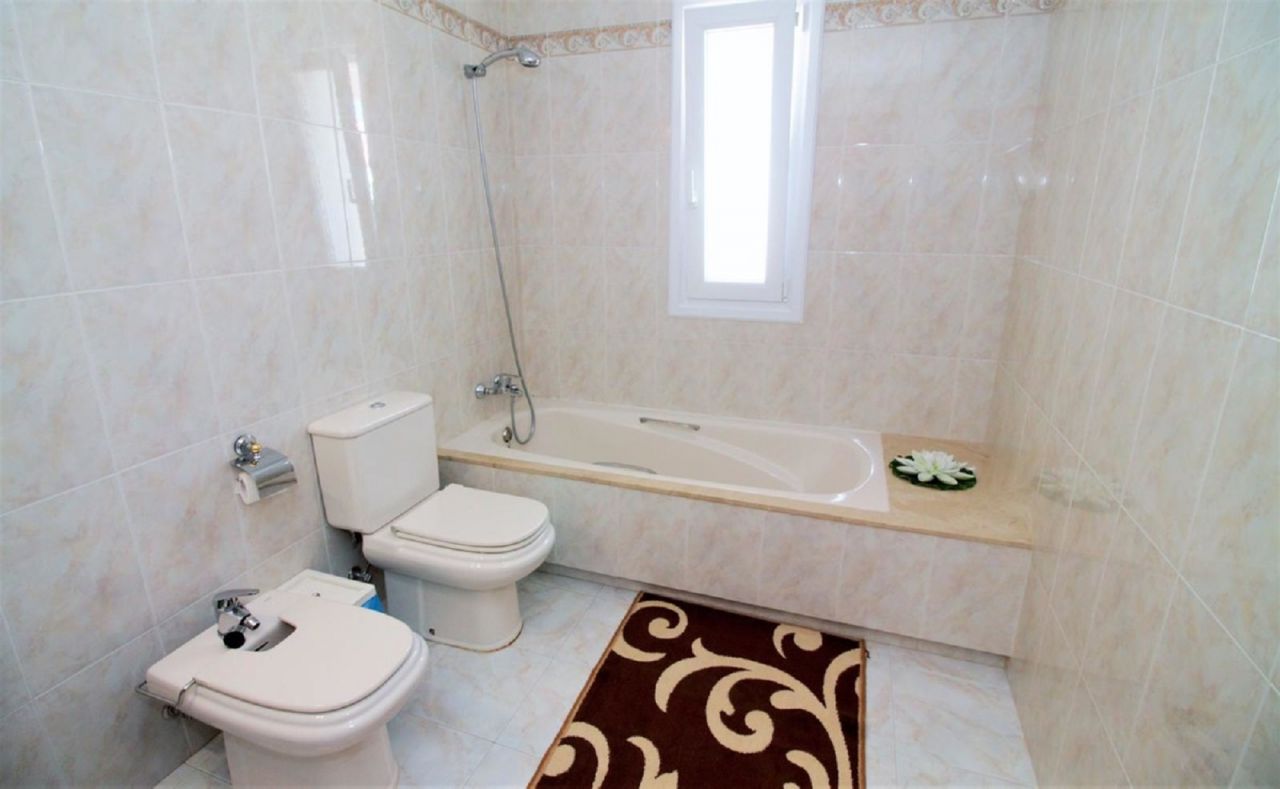 Dream villa with breath-taking views in El Paraiso