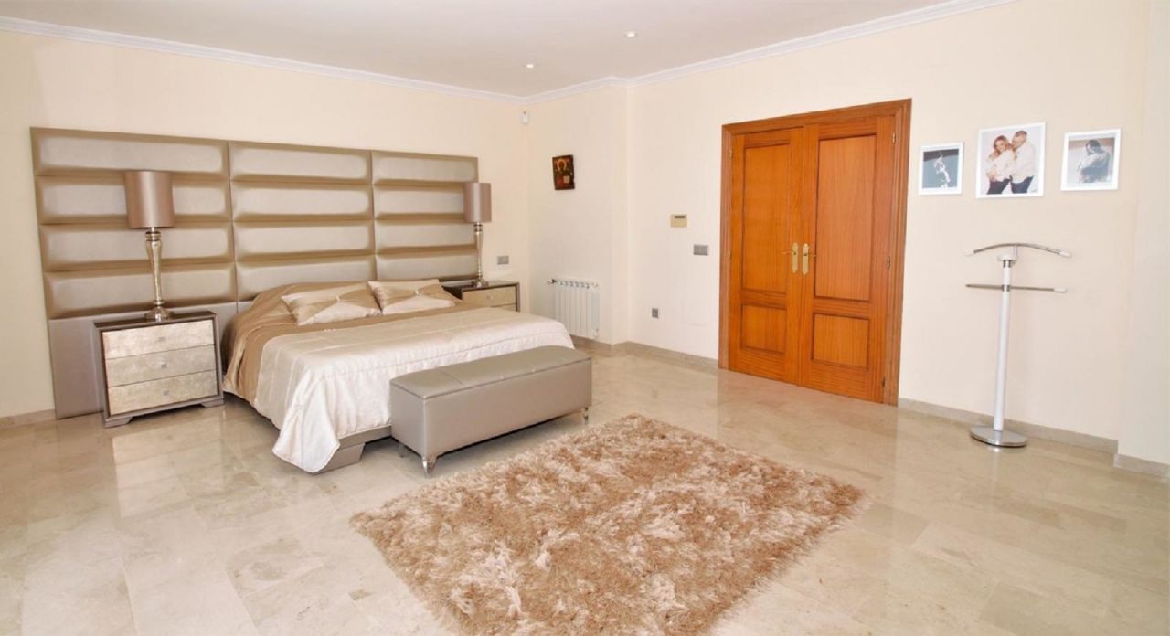 Dream villa with breath-taking views in El Paraiso