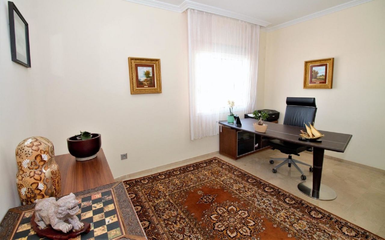 Dream villa with breath-taking views in El Paraiso