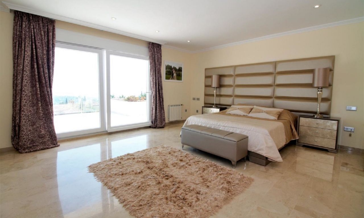 Dream villa with breath-taking views in El Paraiso