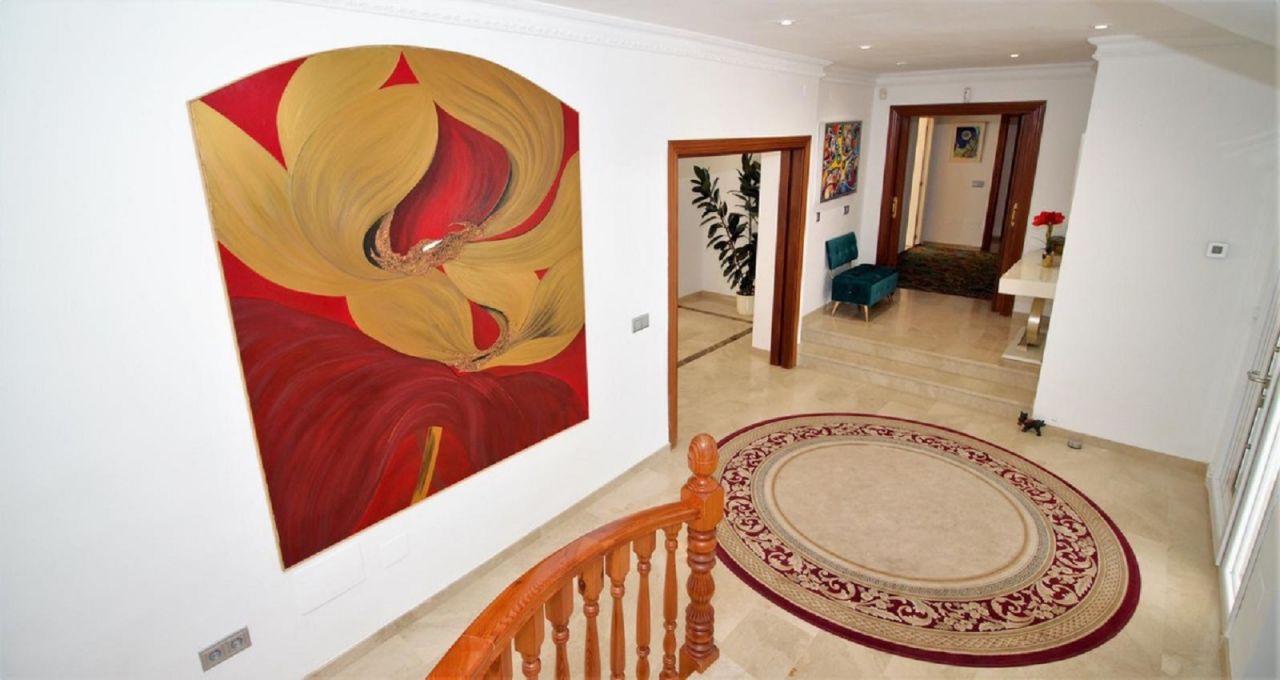 Dream villa with breath-taking views in El Paraiso