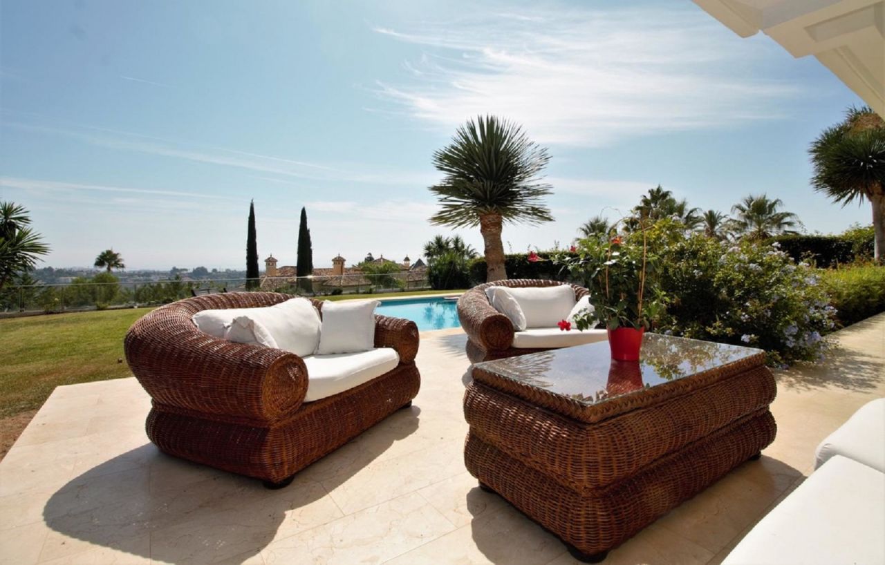 Dream villa with breath-taking views in El Paraiso