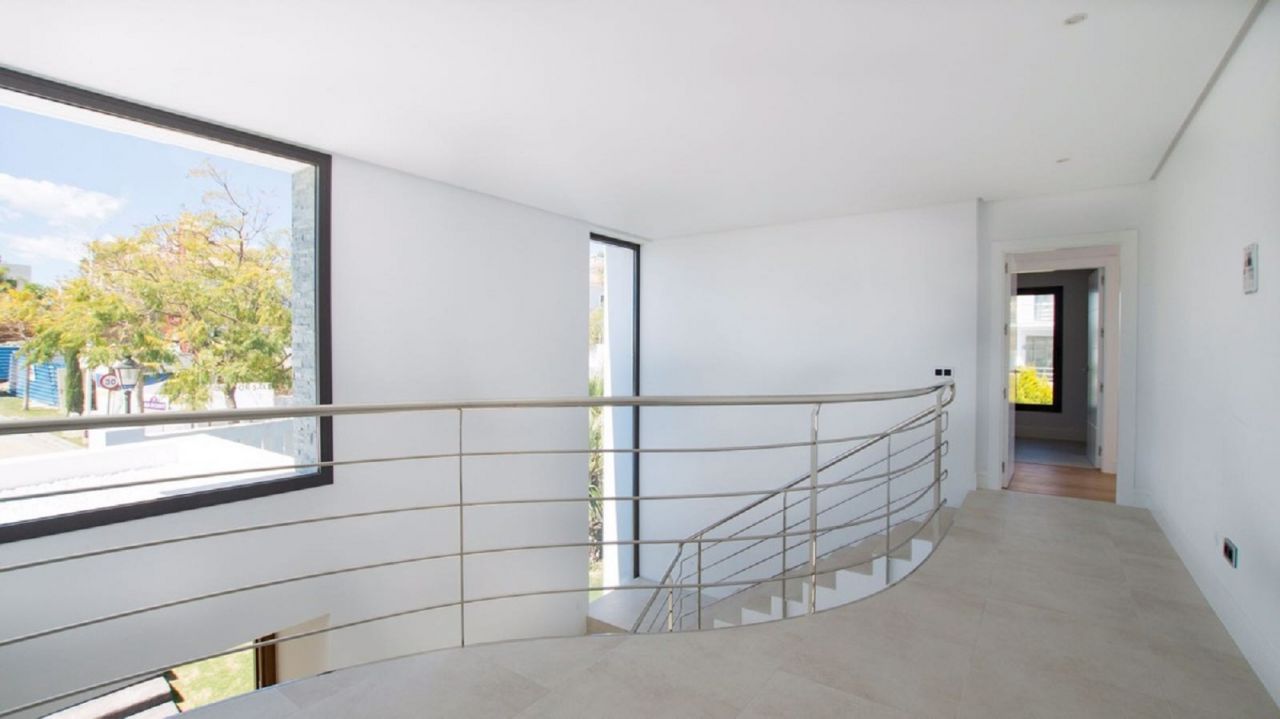 Brand New Villa in Los Flamingos with sea views