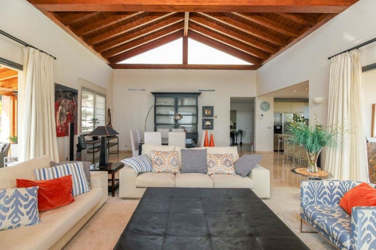 Luxury Bungalow in Sierra Blanca with sea views