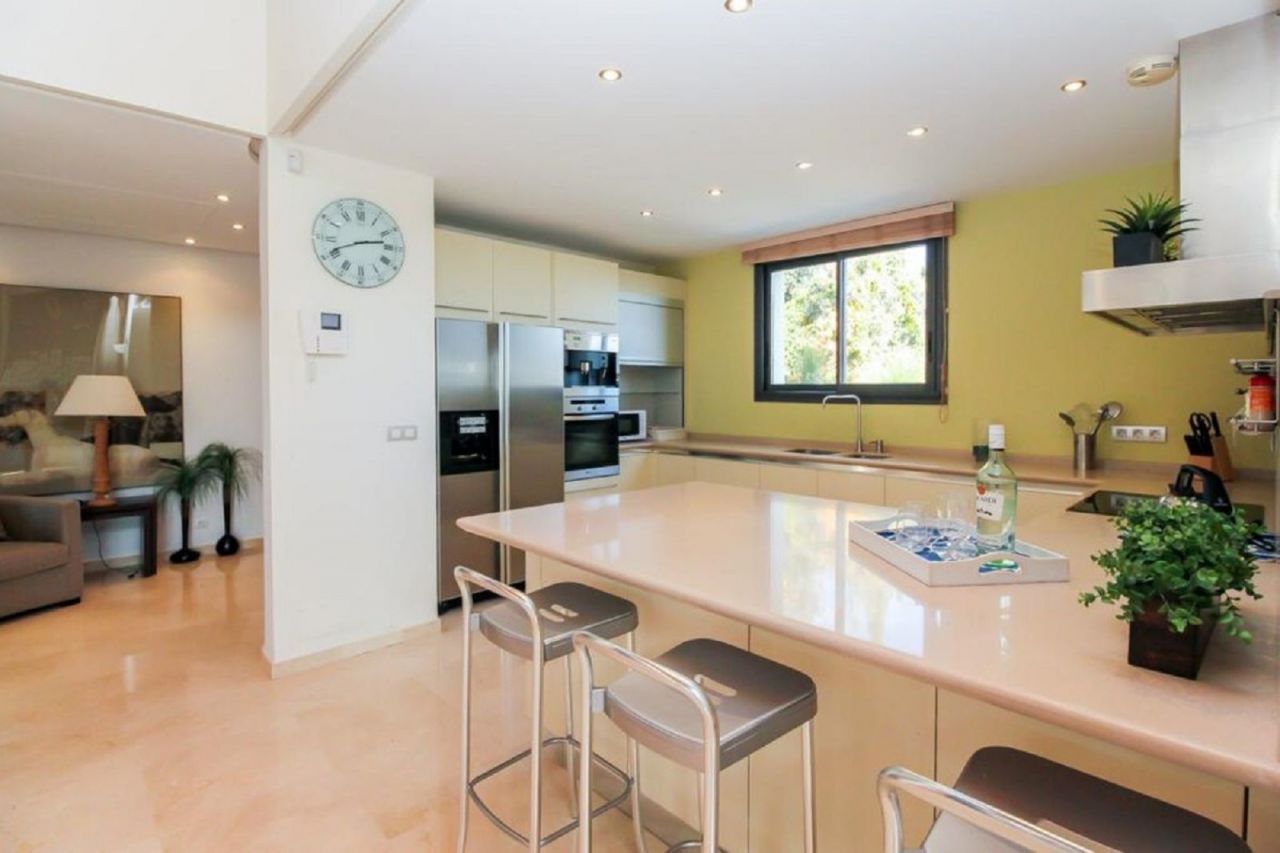 Luxury Bungalow in Sierra Blanca with sea views