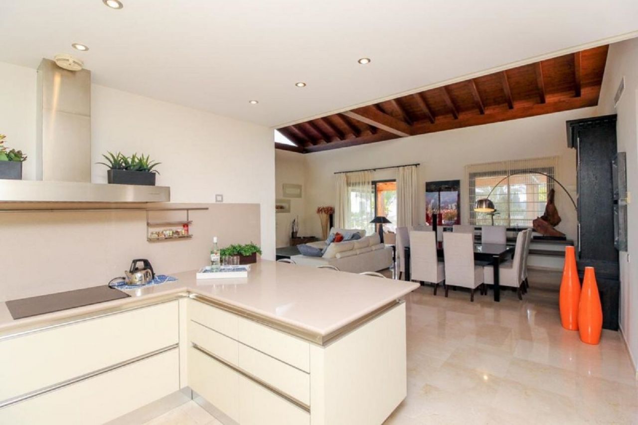 Luxury Bungalow in Sierra Blanca with sea views