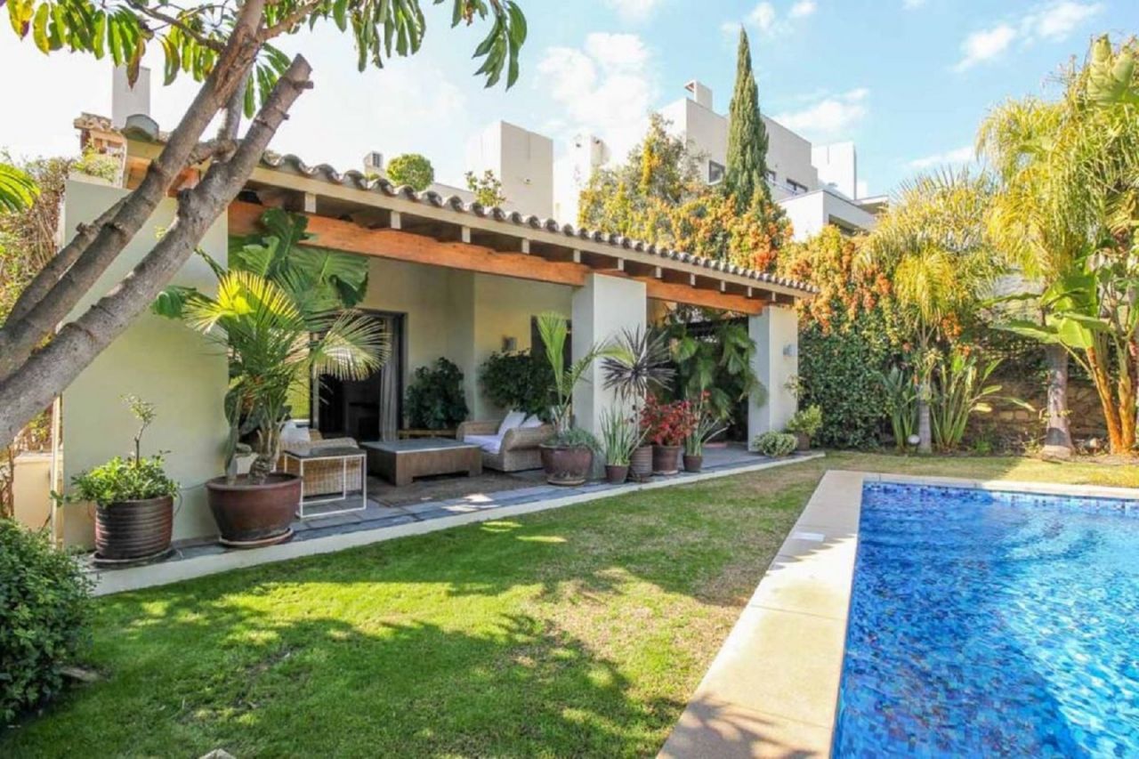 Luxury Bungalow in Sierra Blanca with sea views