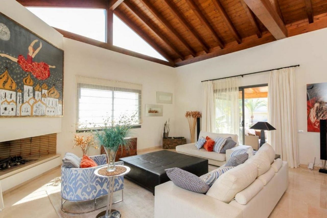 Luxury Bungalow in Sierra Blanca with sea views