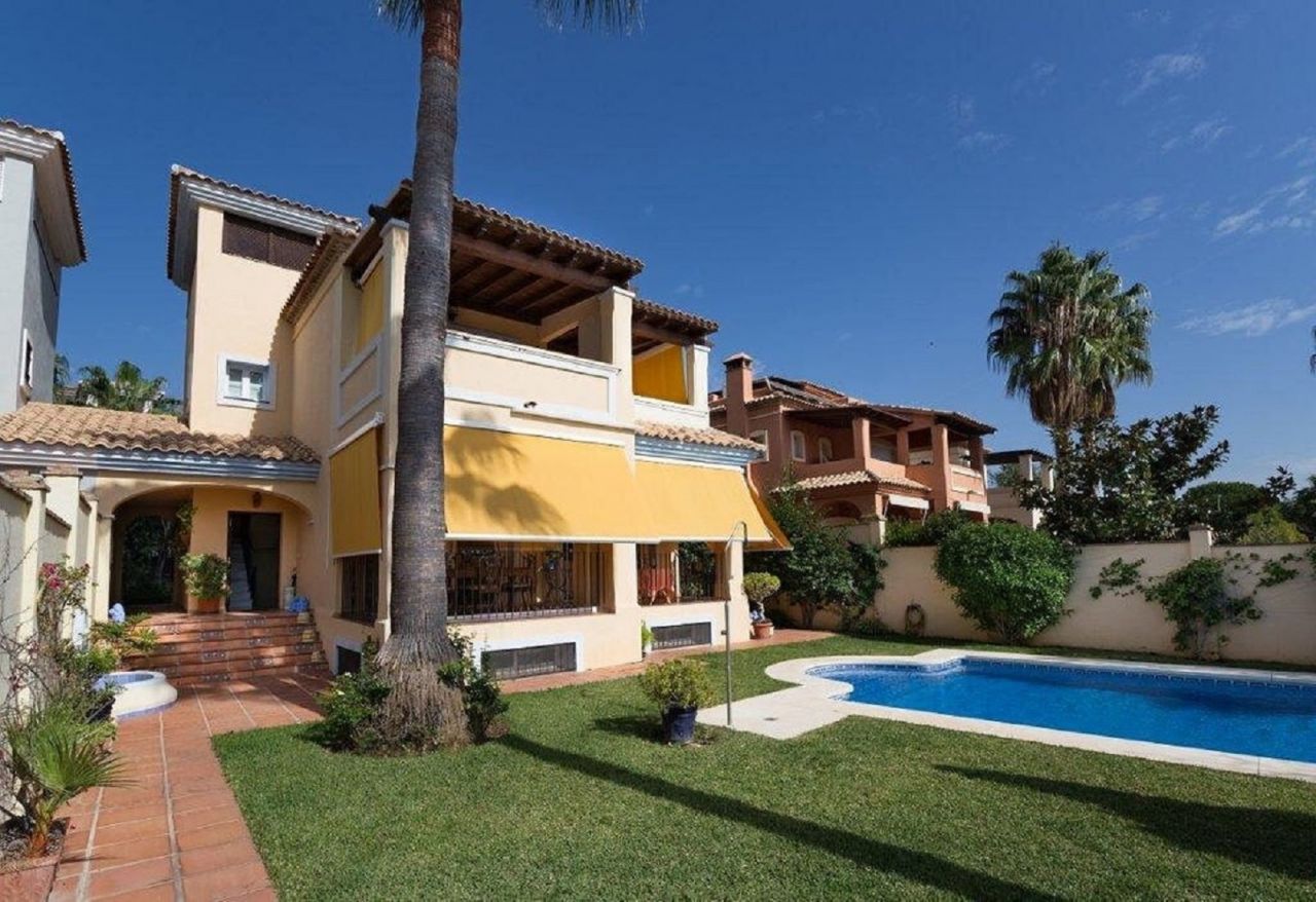 Lovely semi-detached villa in El Mirador