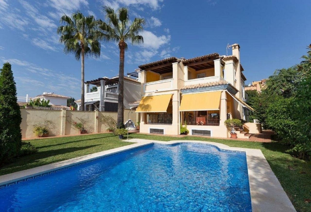 Lovely semi-detached villa in El Mirador