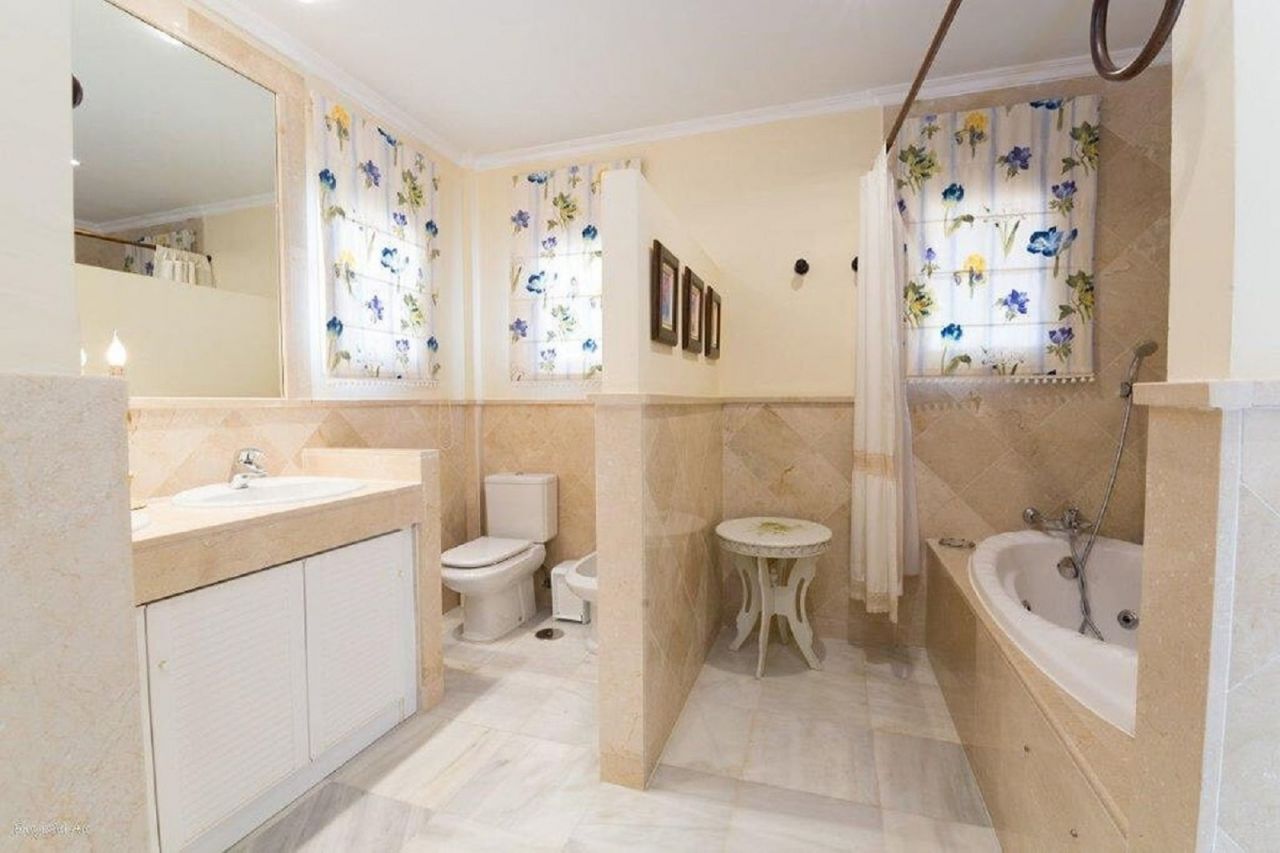 Lovely semi-detached villa in El Mirador