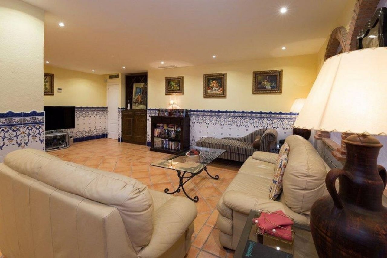 Lovely semi-detached villa in El Mirador