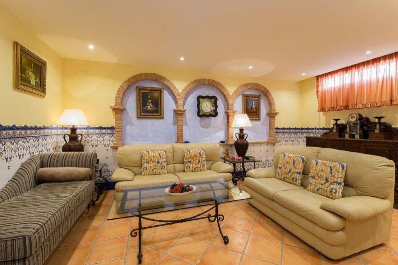 Lovely semi-detached villa in El Mirador