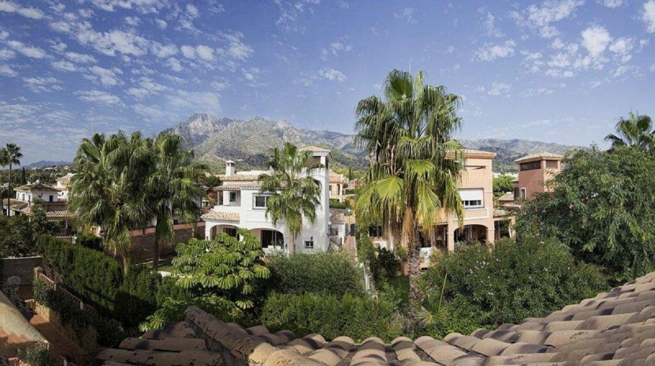 Lovely semi-detached villa in El Mirador