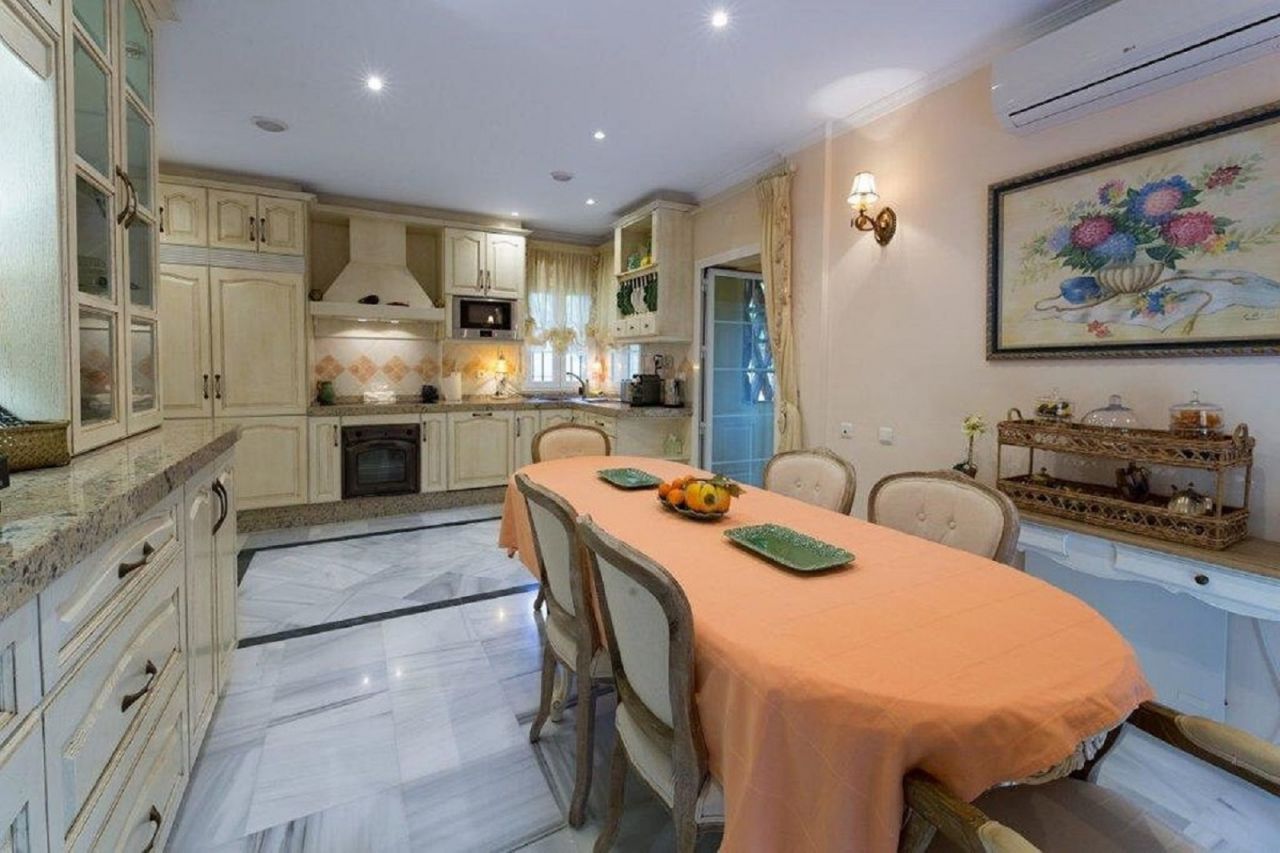 Lovely semi-detached villa in El Mirador