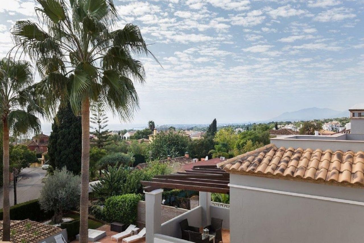 Lovely semi-detached villa in El Mirador