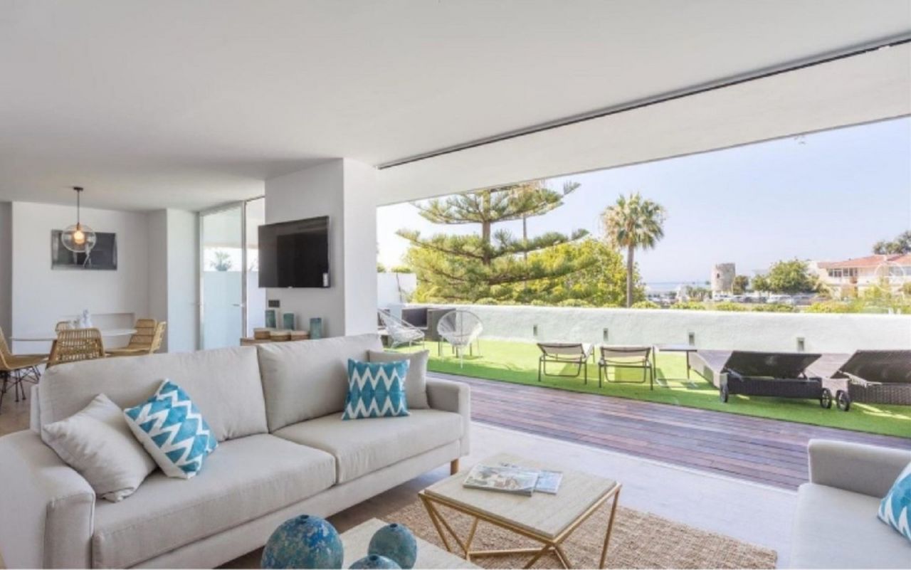 Elegant Beachfront Groundfloor apartment in Guadalmina Baja