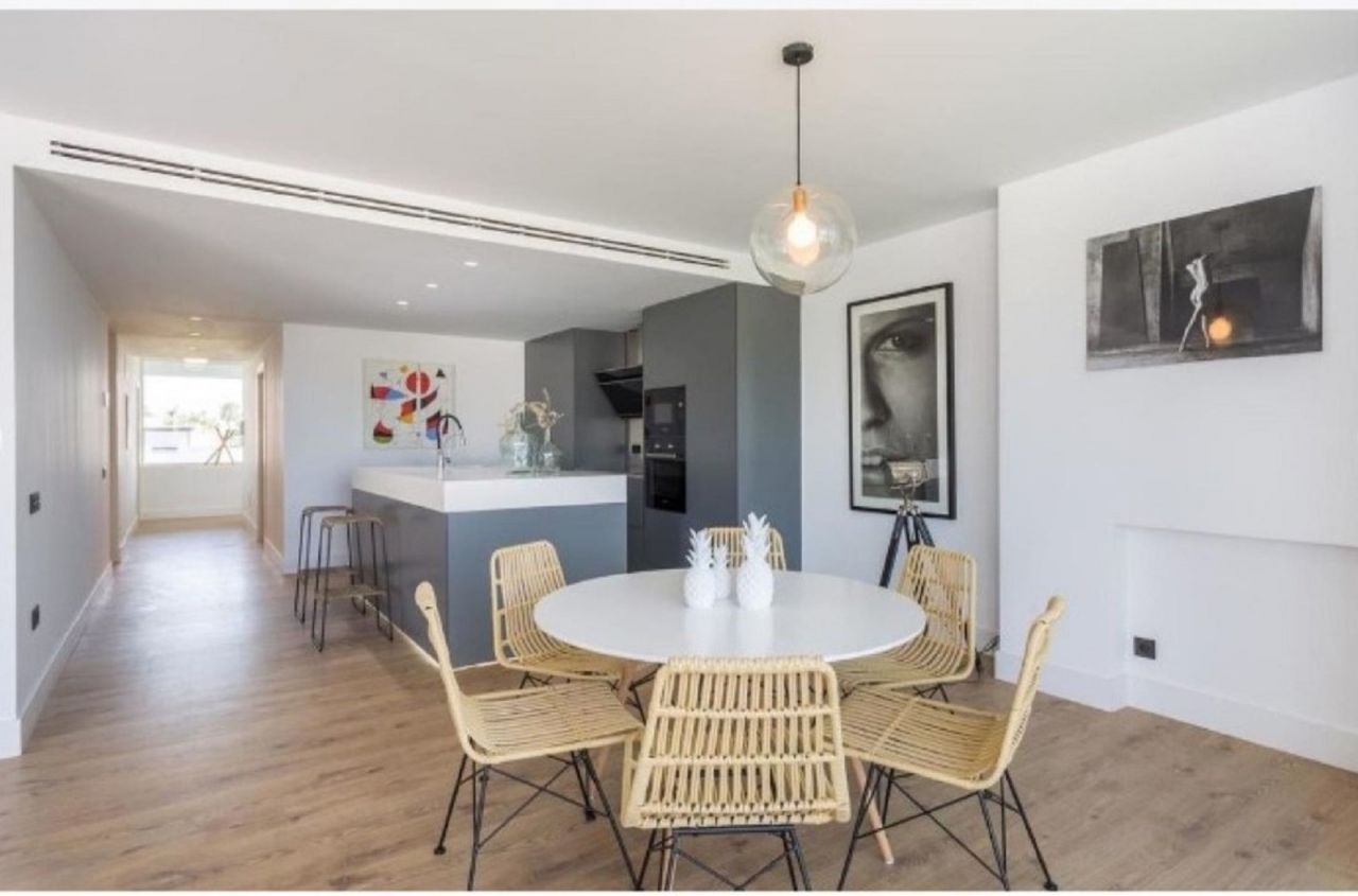 Elegant Beachfront Groundfloor apartment in Guadalmina Baja