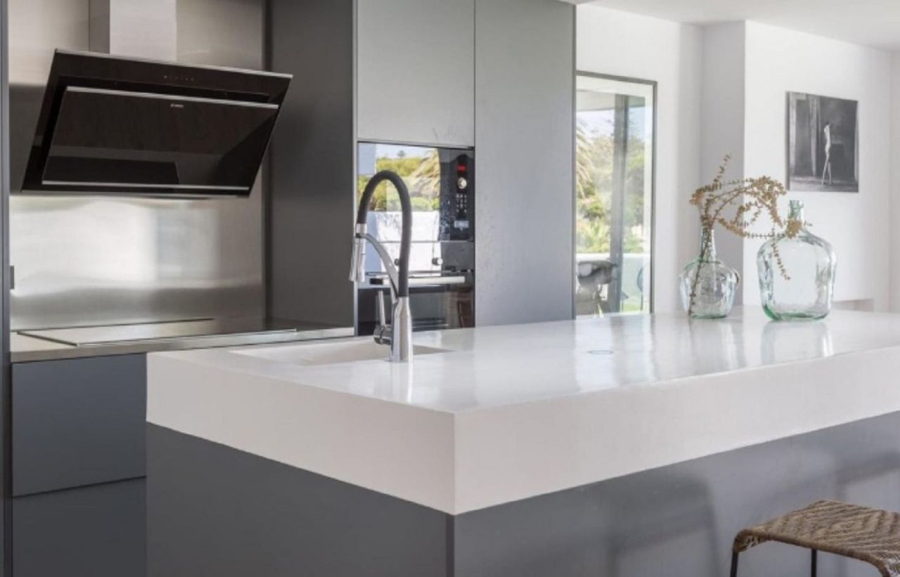 Elegant Beachfront Groundfloor apartment in Guadalmina Baja