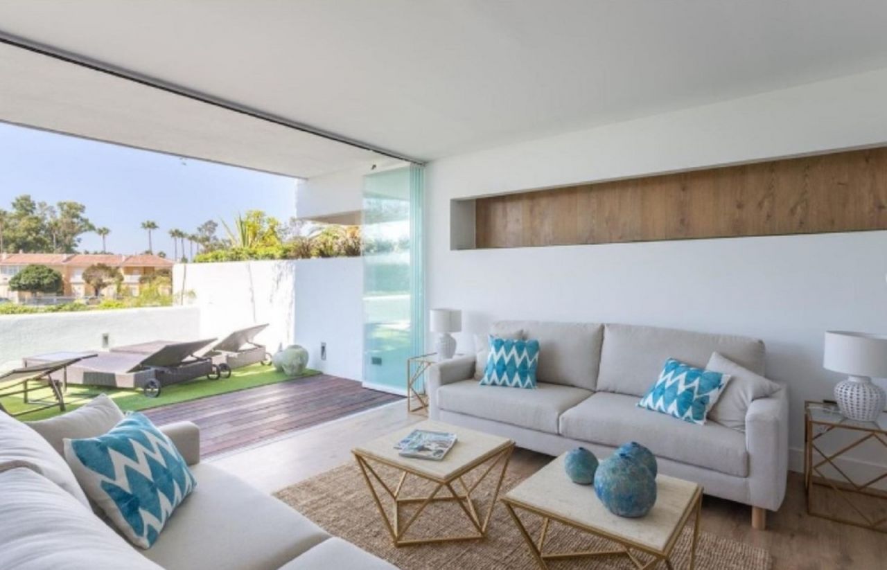 Elegant Beachfront Groundfloor apartment in Guadalmina Baja