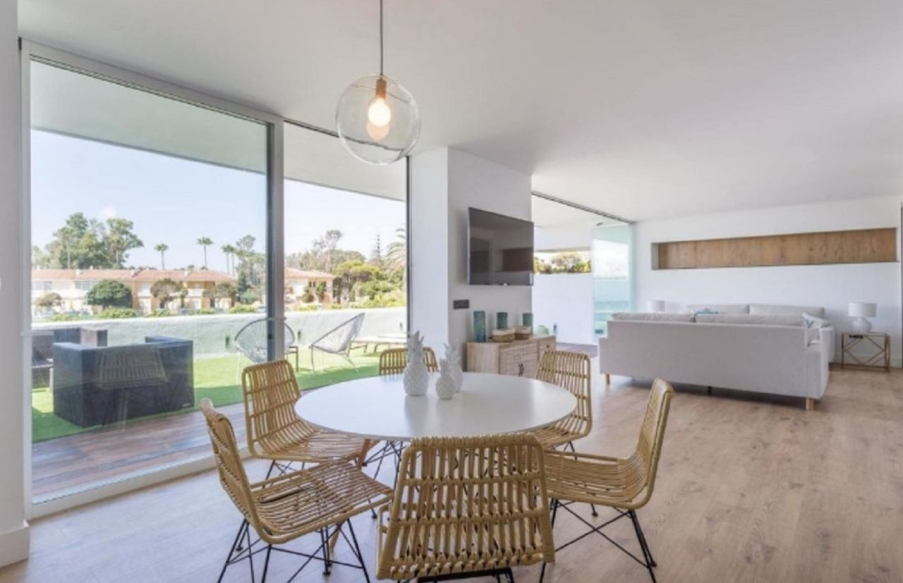 Elegant Beachfront Groundfloor apartment in Guadalmina Baja