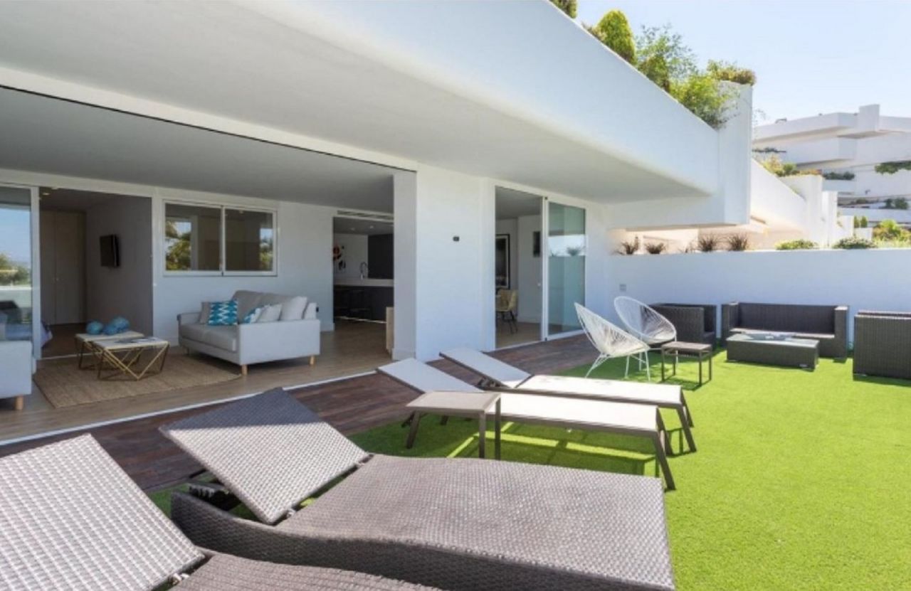 Elegant Beachfront Groundfloor apartment in Guadalmina Baja