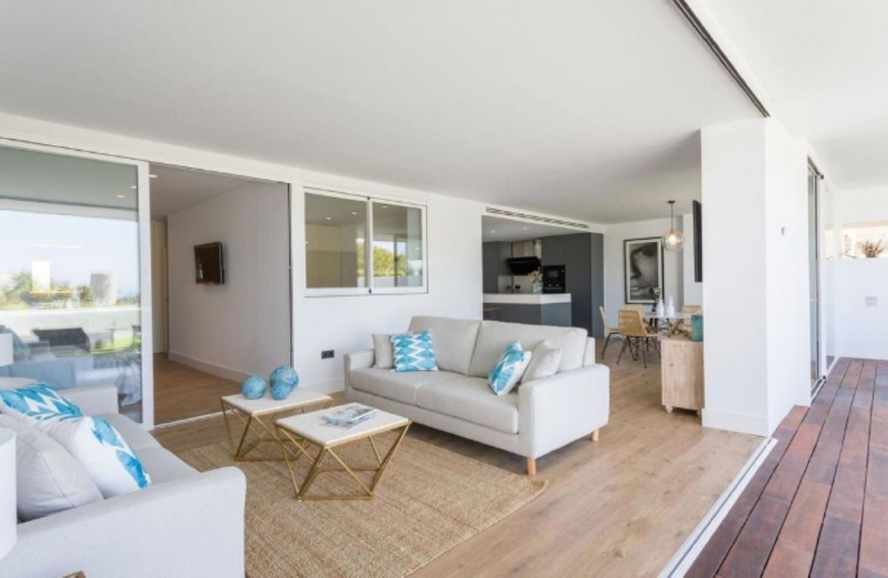 Elegant Beachfront Groundfloor apartment in Guadalmina Baja