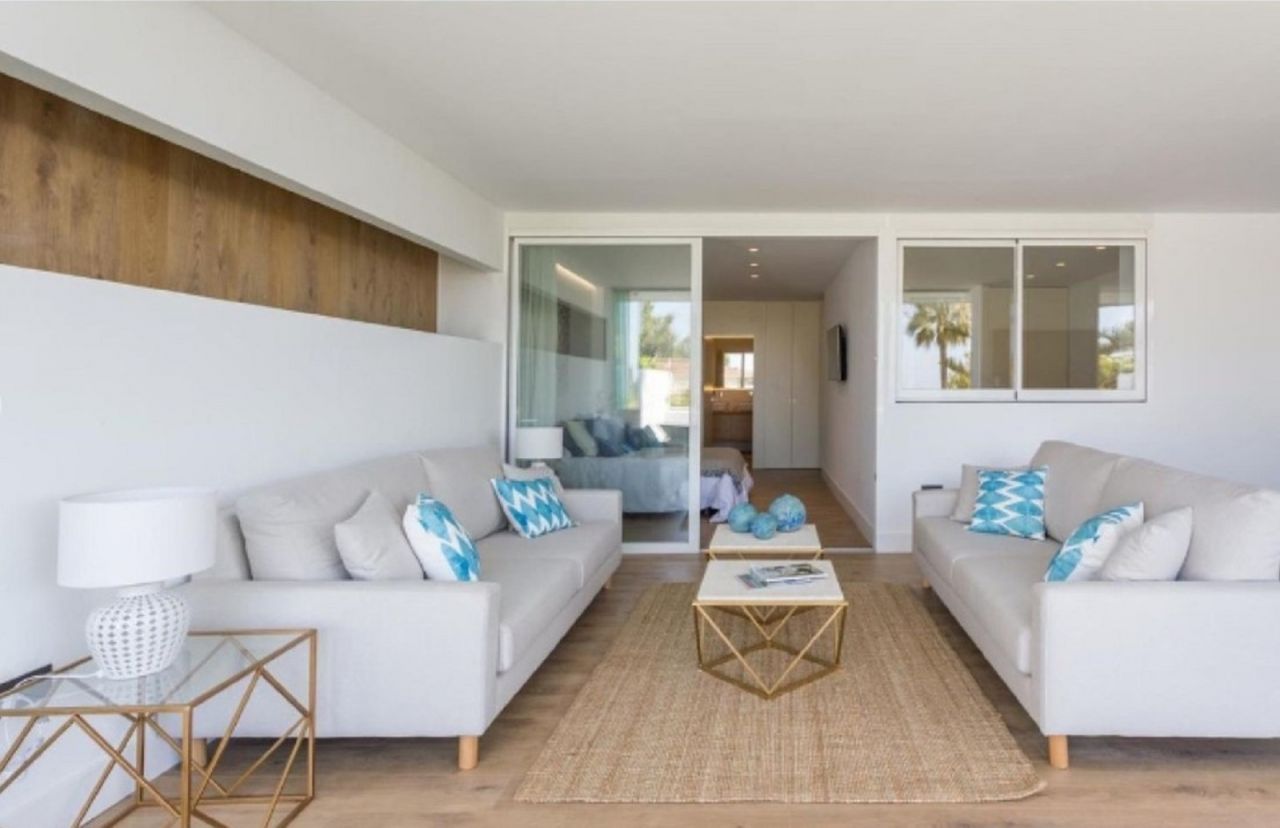 Elegant Beachfront Groundfloor apartment in Guadalmina Baja