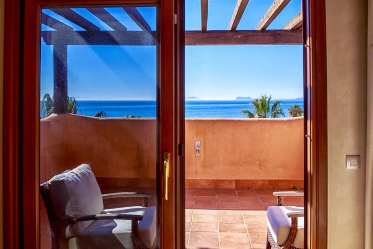 Firstline Beach Penthouse in Mar Azul