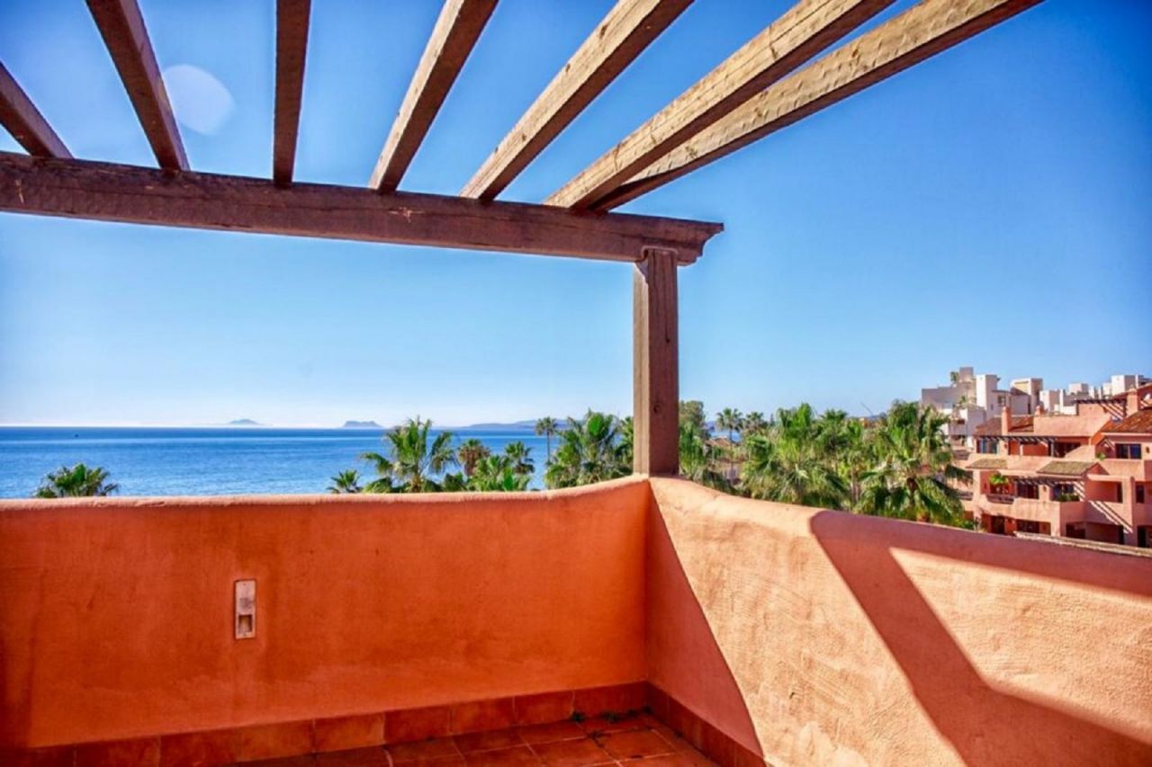 Firstline Beach Penthouse in Mar Azul