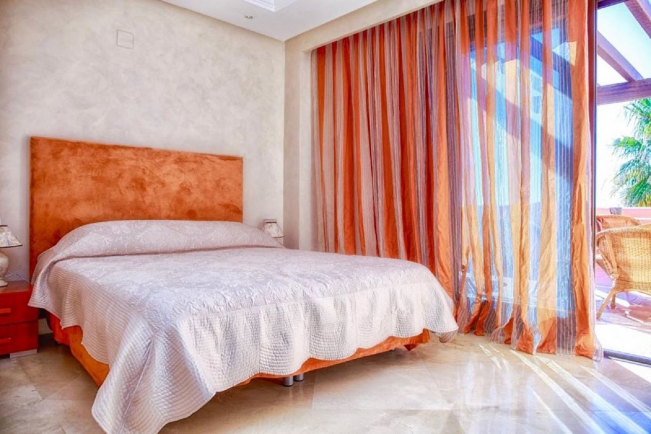 Firstline Beach Penthouse in Mar Azul