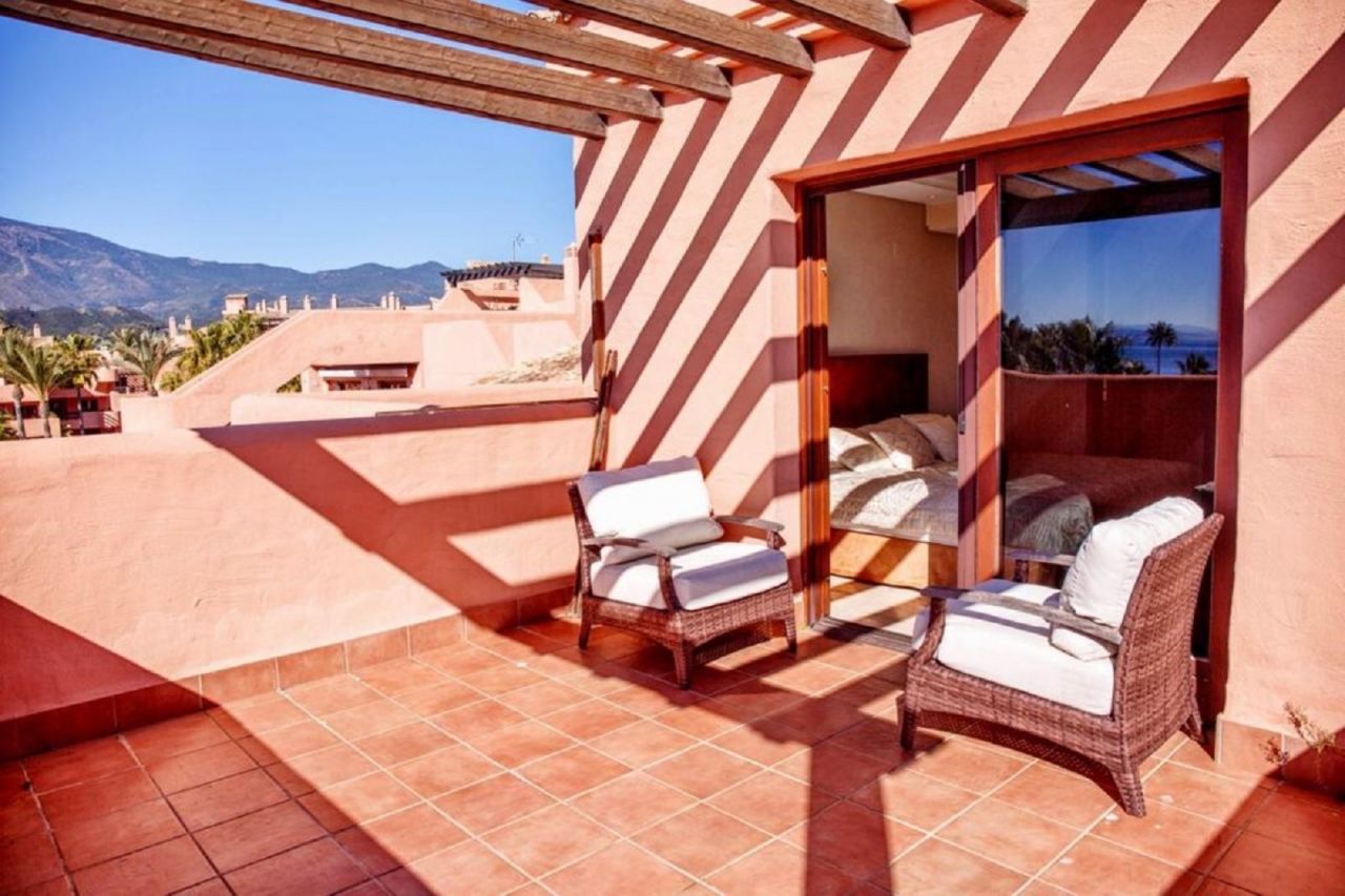 Firstline Beach Penthouse in Mar Azul